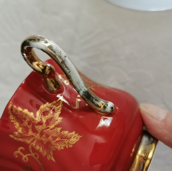 Sutherland Maroon Red Gold Leaf Teacup & Saucer - Picture 6 of 9